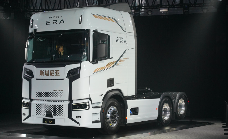 斯堪尼亚6×4牵引车
